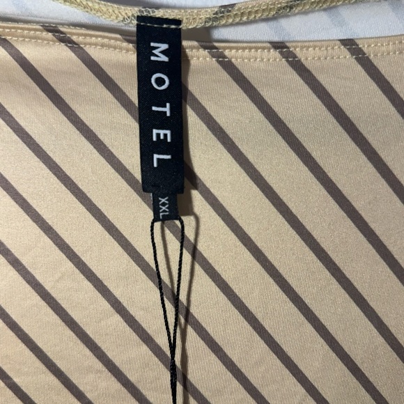 NWT Motel Diagonal Stripe Off-Shoulder Top Size XXL Beige Brown Y2K Stretchy Tee - Picture 2 of 5